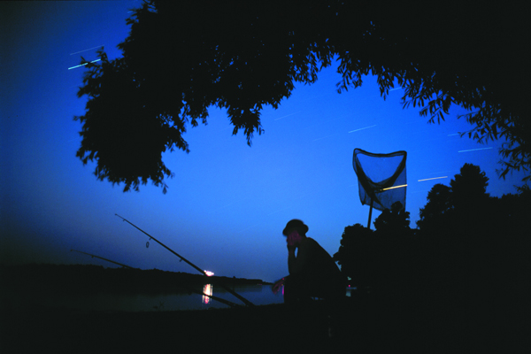 horgászat csillaghullás mellet éjszaka